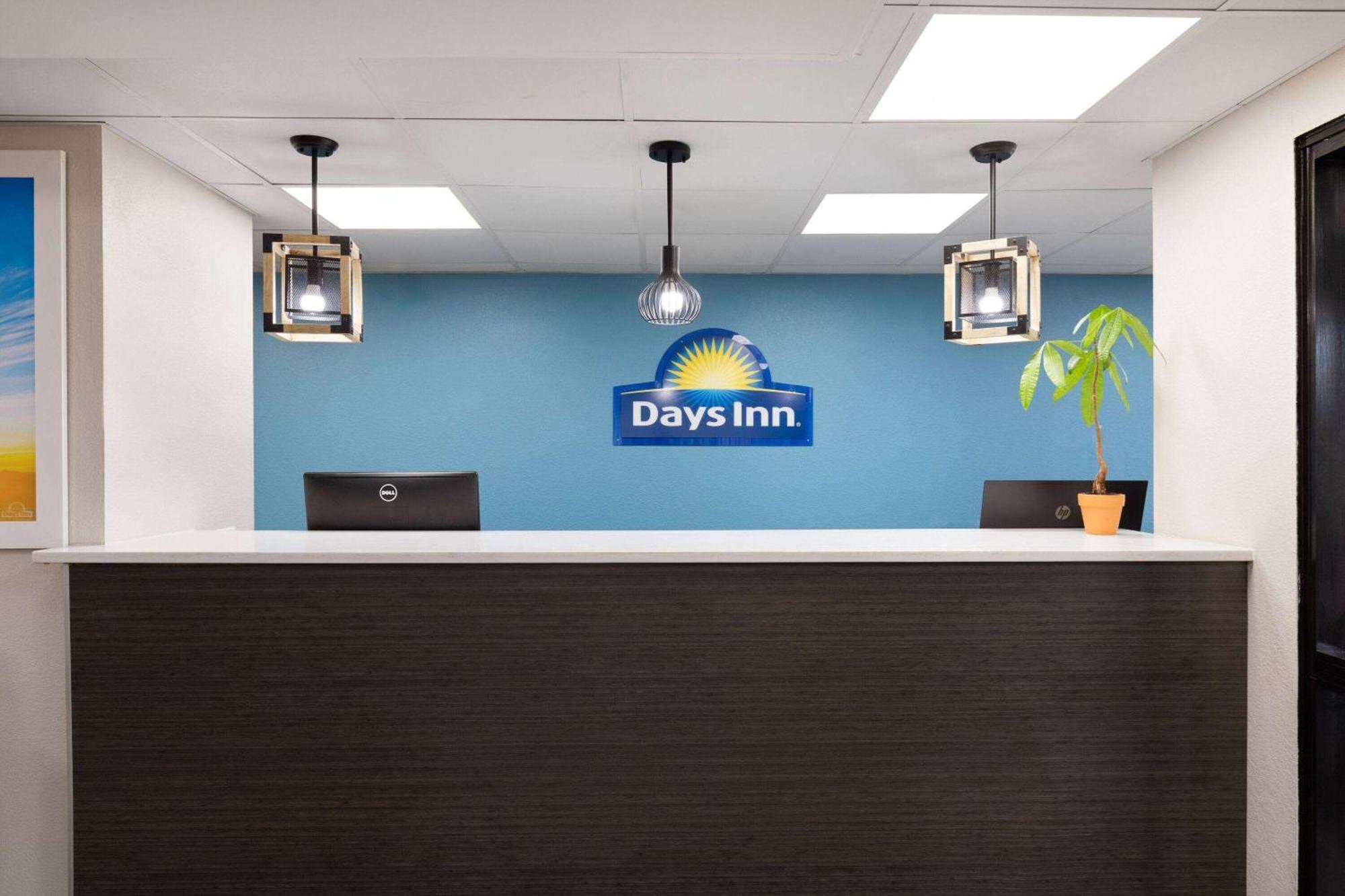 Days Inn By Wyndham Clarksville North Exit 4 Exterior photo